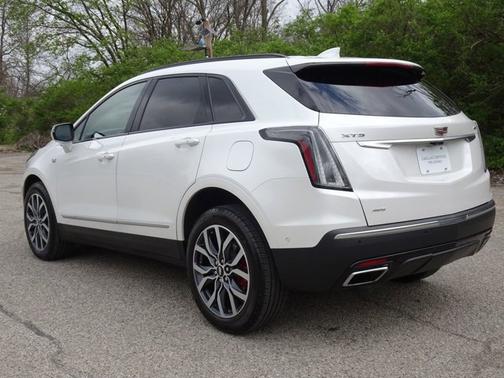 Crystal White Tricoat 2023 Cadillac XT5 AWD Sport