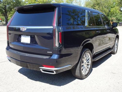 2022 Cadillac Escalade ESV Premium Luxury