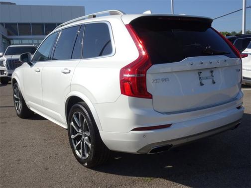 2017 Volvo XC90 T6 Momentum