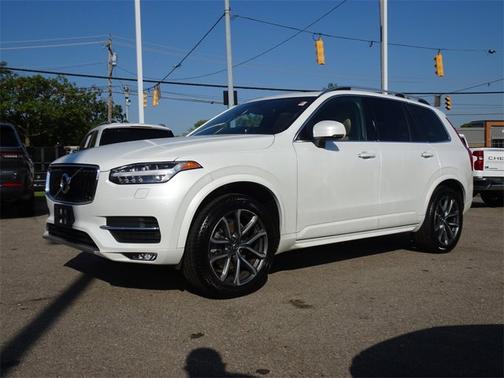 2017 Volvo XC90 T6 Momentum