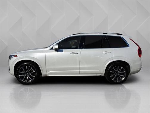 2017 Volvo XC90 T6 Momentum