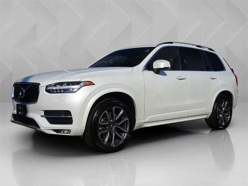 2017 Volvo XC90 T6 Momentum