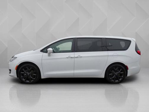 Bright White Clearcoat 2019 Chrysler Pacifica Touring Plus