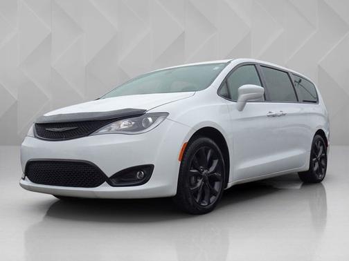 Bright White Clearcoat 2019 Chrysler Pacifica Touring Plus
