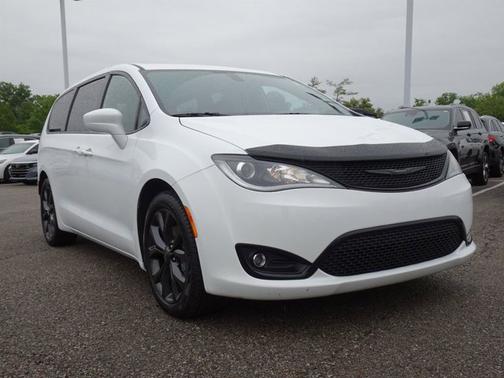 Bright White Clearcoat 2019 Chrysler Pacifica Touring Plus