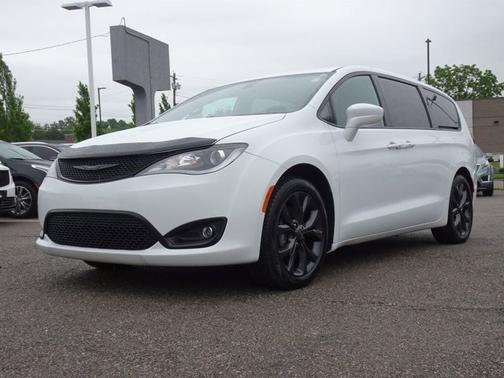 Bright White Clearcoat 2019 Chrysler Pacifica Touring Plus