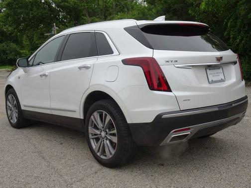 Crystal White Tricoat 2024 Cadillac XT5 AWD Premium Luxury