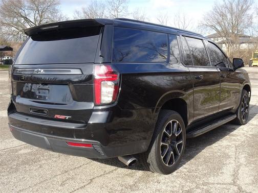 2022 Chevrolet Suburban RST