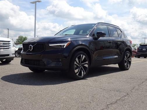 2024 Volvo XC40 Ultimate Dark Theme