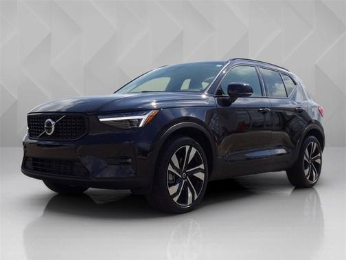 2024 Volvo XC40 Ultimate Dark Theme