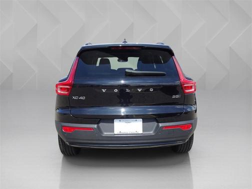 2024 Volvo XC40 Ultimate Dark Theme