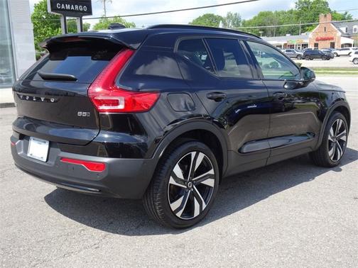 2024 Volvo XC40 Ultimate Dark Theme