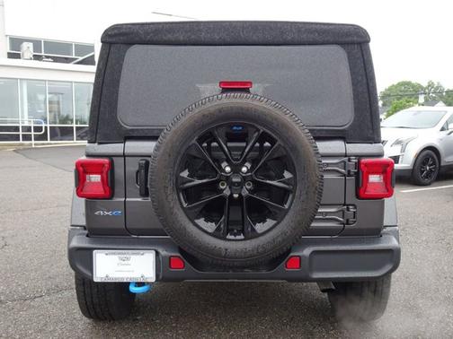 Granite Crystal Metallic Clearcoat 2022 Jeep Wrangler Unlimited 4xe Unlimited Sahara