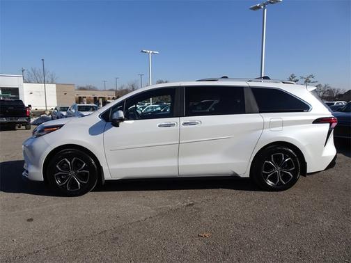 2025 Toyota Sienna Platinum