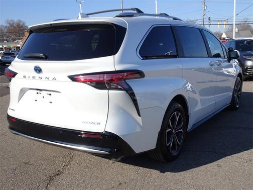 2025 Toyota Sienna Platinum