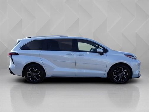 2025 Toyota Sienna Platinum