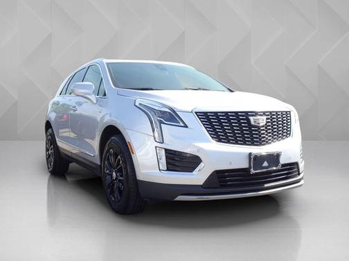 Radiant Silver Metallic 2020 Cadillac XT5 Premium Luxury FWD