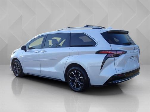 2025 Toyota Sienna Platinum