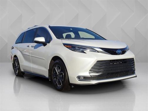 2025 Toyota Sienna Platinum