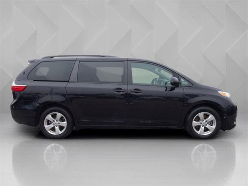 2016 Toyota Sienna LE
