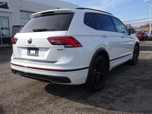 2022 Volkswagen Tiguan SE R-Line Black