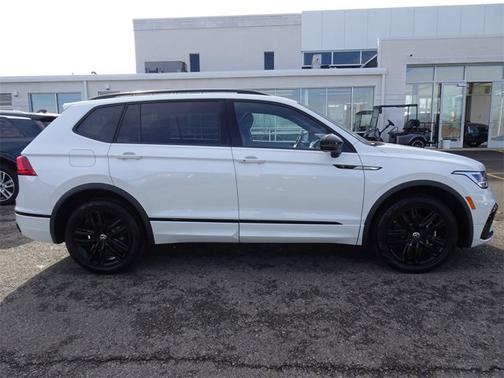2022 Volkswagen Tiguan SE R-Line Black