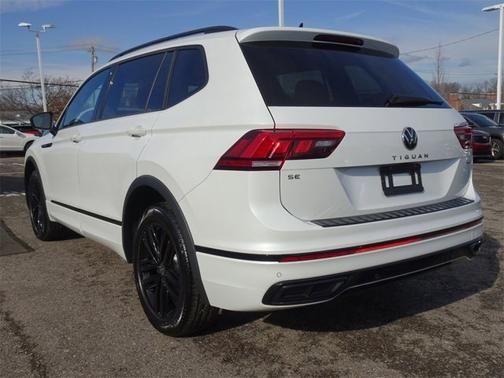 2022 Volkswagen Tiguan SE R-Line Black