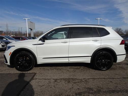 2022 Volkswagen Tiguan SE R-Line Black