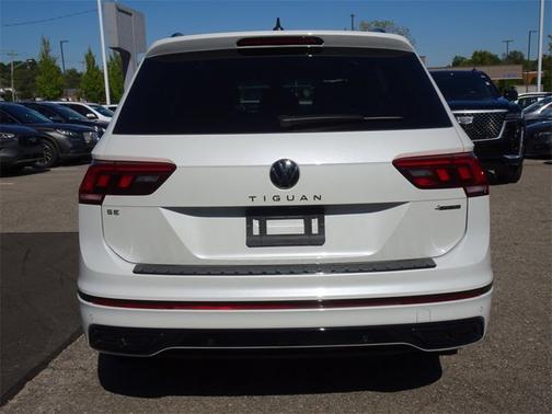 2023 Volkswagen Tiguan SE R-Line Black