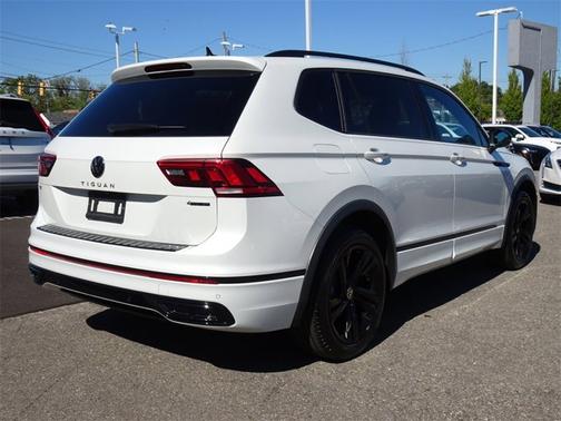 2023 Volkswagen Tiguan SE R-Line Black