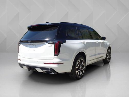 Crystal White Tricoat 2022 Cadillac XT6 Sport