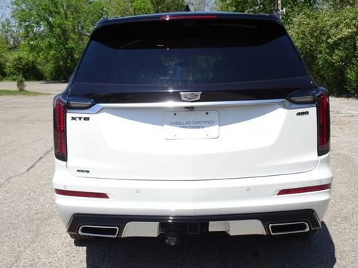 Crystal White Tricoat 2022 Cadillac XT6 Sport