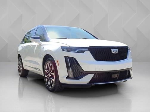 Crystal White Tricoat 2022 Cadillac XT6 Sport