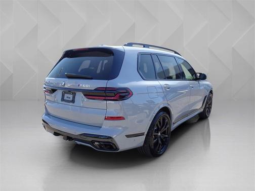 2024 BMW X7 M60i