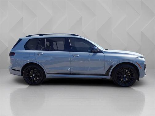 2024 BMW X7 M60i