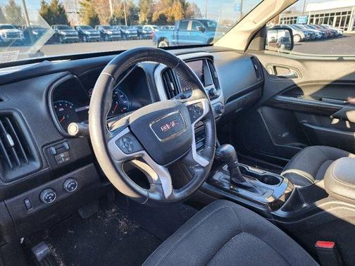 Photo 5 of 7 of 2019 GMC Canyon SLE