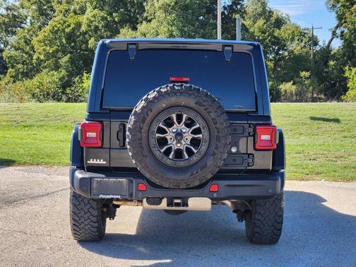 Black Clearcoat 2022 Jeep Wrangler Unlimited Rubicon 392