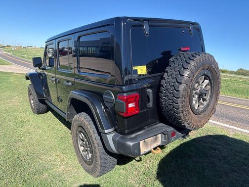 Black Clearcoat 2022 Jeep Wrangler Unlimited Rubicon 392