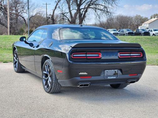 2022 Dodge Challenger SXT