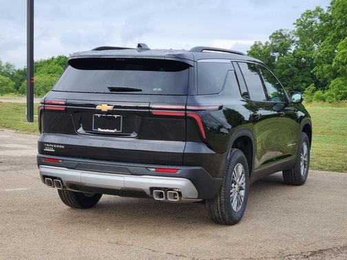 Mosaic Black Metallic 2026 Chevrolet Traverse LT