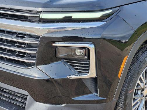 Mosaic Black Metallic 2026 Chevrolet Traverse LT