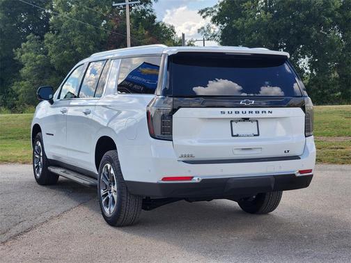 2026 Chevrolet Suburban LT