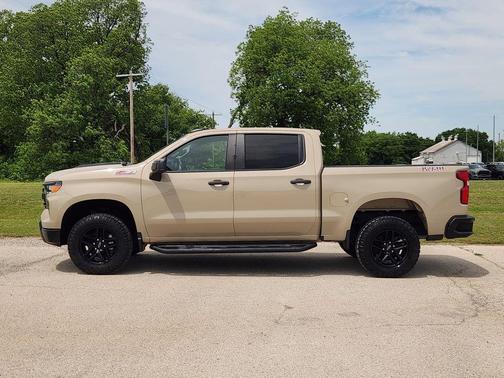Sand Dune Metallic 2022 Chevrolet Silverado 1500 Custom Trail Boss