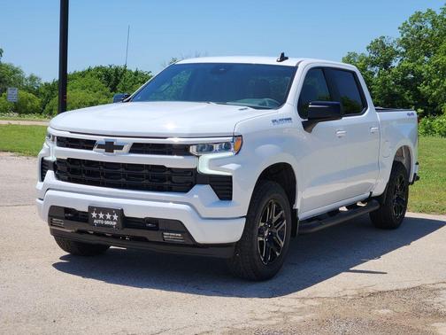 Summit White 2026 Chevrolet Silverado 1500 RST