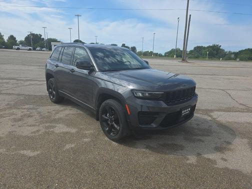 Metallic 2023 Jeep Grand Cherokee Altitude