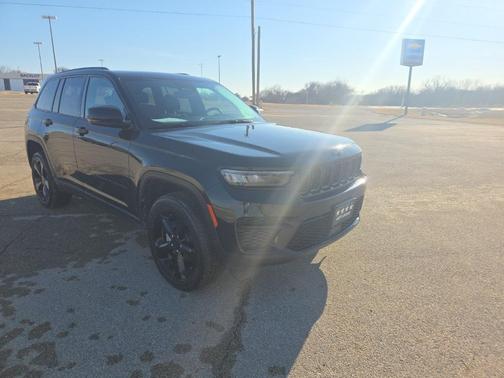 2025 Jeep Grand Cherokee Laredo