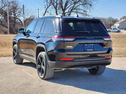 2025 Jeep Grand Cherokee Laredo