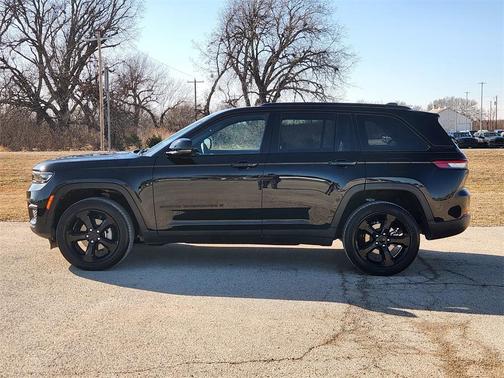 2025 Jeep Grand Cherokee Laredo