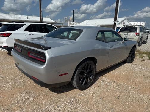 2022 Dodge Challenger SXT