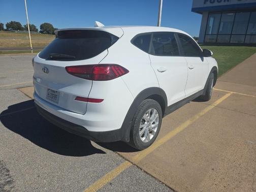 2021 Hyundai TUCSON SE